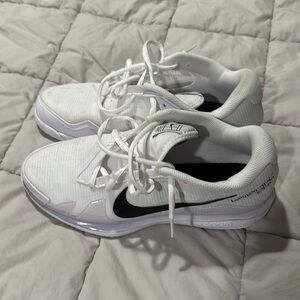 Nike vapor pro tennis shoes - men’s size 9 - worn 2 times